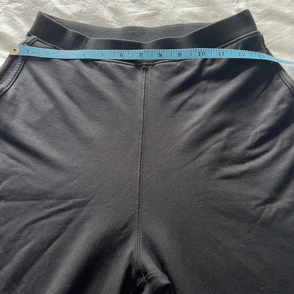 Lululemon pants, straight leg, high rise, black size 4 - Picture 8 of 16